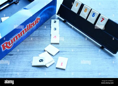 Rummikub! Onko tämä logiikan ja strategian mestaruutta vaativa peli?